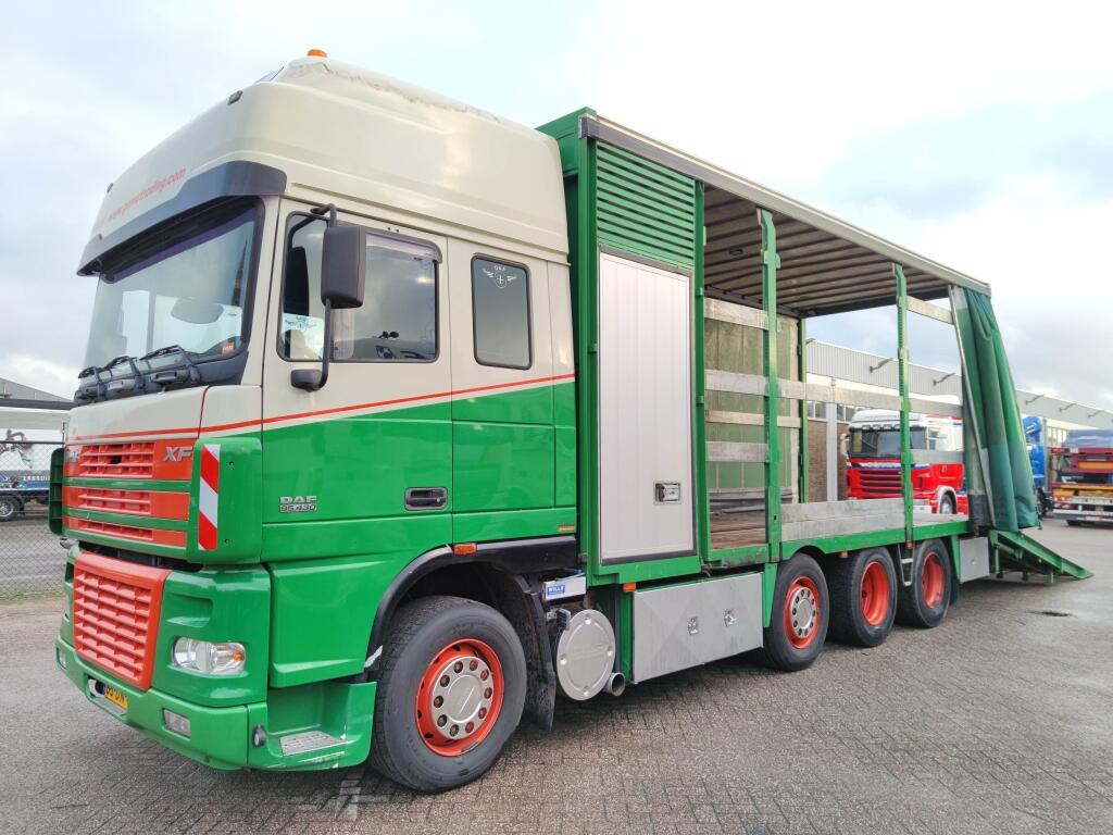 DAF FAK XF95.430 8x2 Super SuperSpaceCab Euro3 - CurtainSider 7.31m + Ramp 16T - MachineTransporter - 6 Persons (V558) | Trucks | Autotransporter