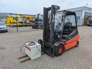Linde E30 02 - 4058 hrs - Duplex Mast - Solid Rubber Tires - Eurotron 80V-80A Charger (M34)