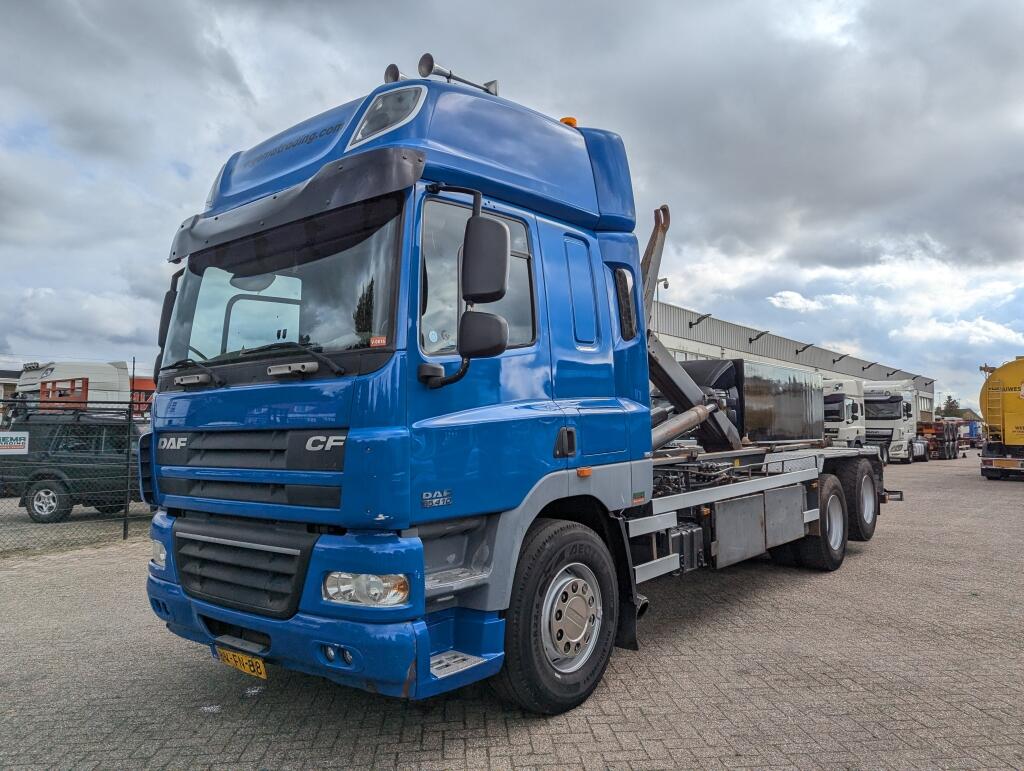 DAF FAS CF85.410 6x2  Euro5 FAS CF85.410 6x2 Spacecab Euro5 - Hook arm system AJK 20T - Folding bumper - Drawbar coupling - Lift axle (V816) | Trucks | Haakarmsysteem