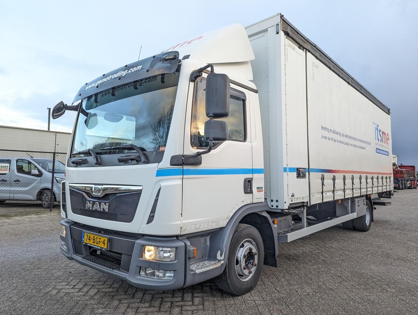 MAN TGL 12.220 4x2 Daycab Euro6 - Sliding tarpaulin box 7.2M + tail lift 2000kg - Stanchions - Side doors | Trucks | Schuifzeil