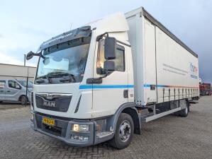 MAN TGL 12.220 4x2 Daycab Euro6 - Sliding tarpaulin box 7.2M + tail lift 2000kg - Stanchions - Side doors