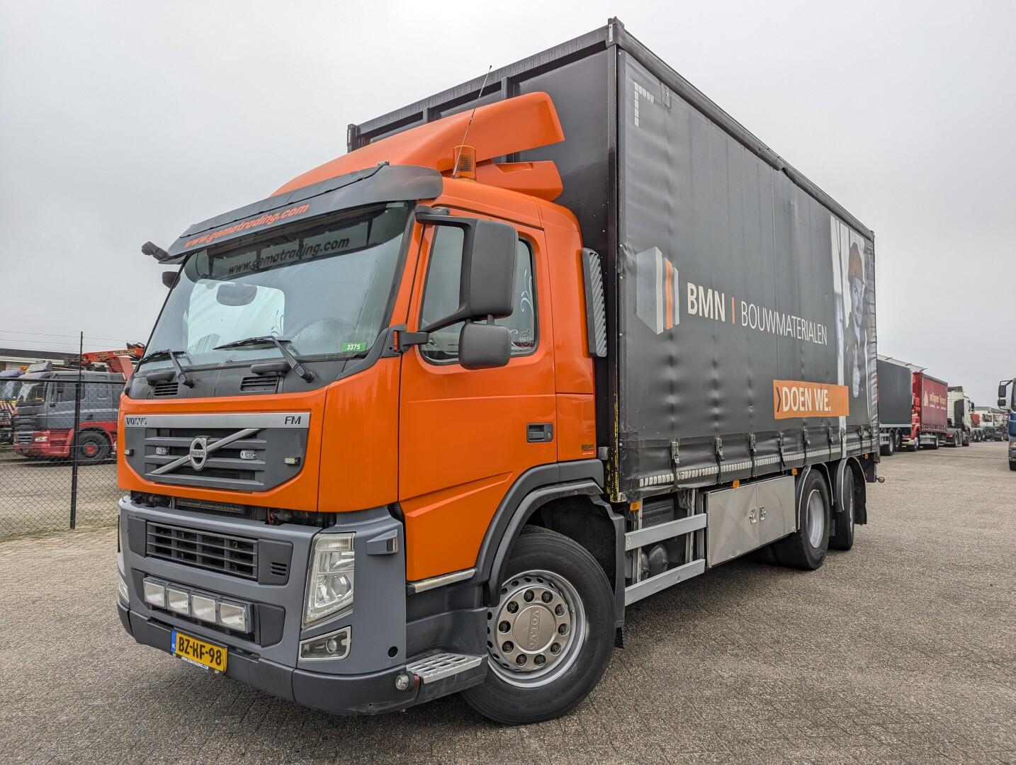 Volvo FM330 6x2/4 Daycab Euro5 EEV - Sliding tarpaulin box 6.7m. - Moffit connection - HH floor - Stanchions | Trucks | Schuifzeil