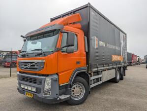 Volvo FM330 6x2/4 Daycab Euro5 EEV - Sliding tarpaulin box 6.7m. - Moffit connection - HH floor - Stanchions
