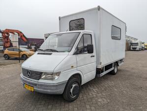 Mercedes-Benz 410 D 4x2 Euro2 - Mobile Office - Parking Heater - Hydr. Support Legs - Own Batteries - 26,000KM Original - MARGIN