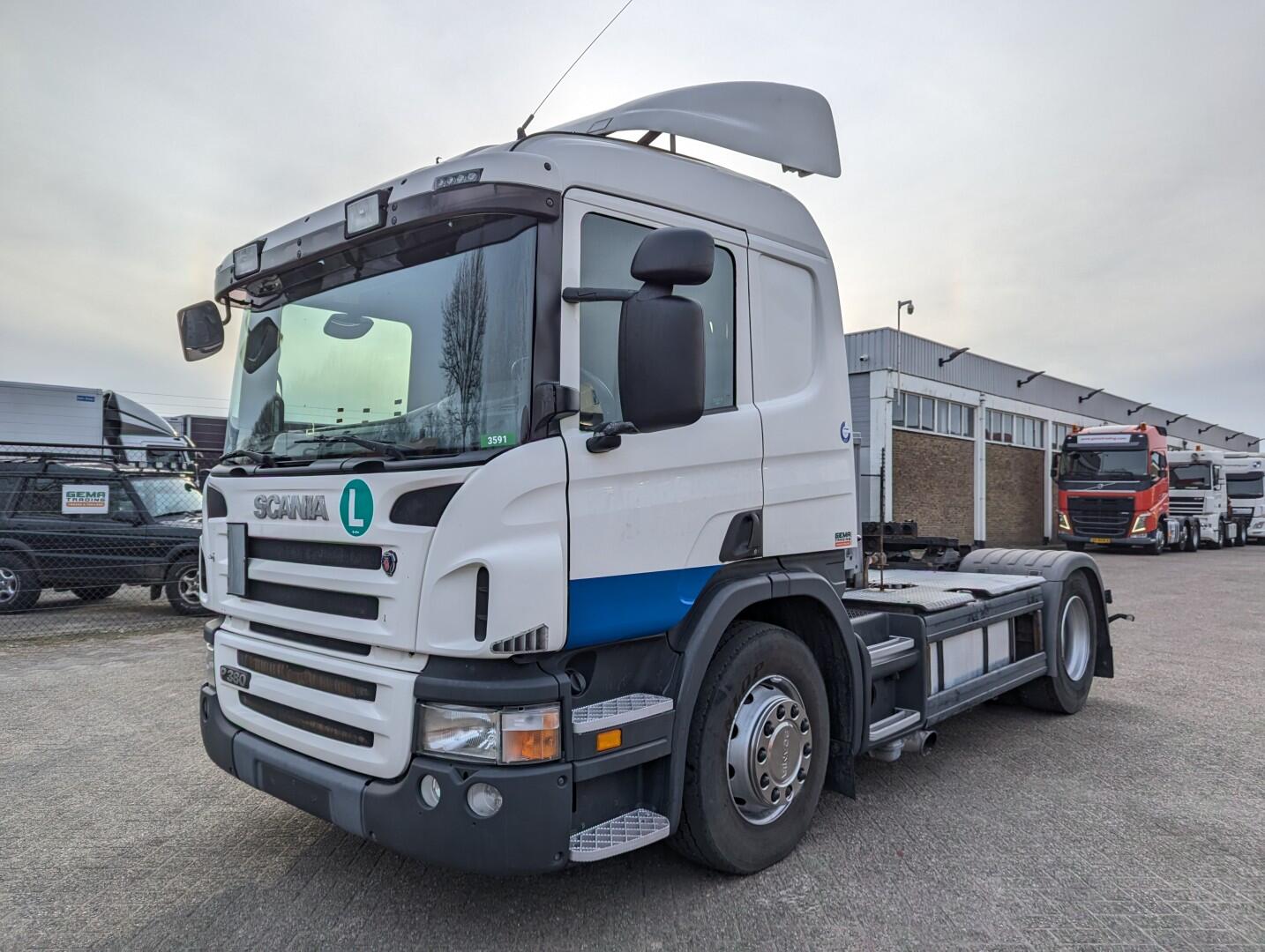 Scania P360 4x2 Sleeper Cab CP19 Euro4 - PTO - Hydraulics - Semi-Automatic | Tractors | Standaard trekker