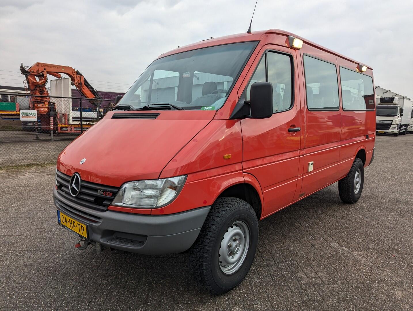Mercedes-Benz 316 CDI 4x4 Euro3 - 59,000 km - 9 persons - Winch - High/Low Gearbox - 3 DiffLocks - 07/2025 MOT | Buses and cars | Personenvervoer