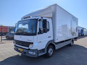 Mercedes-Benz Atego 815 4x2 Daycab Euro 3 - Manual transmission - Closed box 6.7M - Tail lift 1000 kg - 03/2026APK