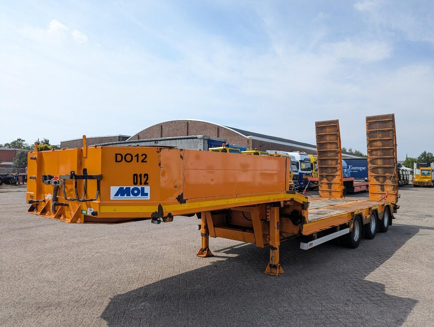 MOL D712/30Tri/45/56/1 3-Assen Gigant - Semi-Dieplader - Hydr. Rampen - NaloopAs - 09/2025 APK | Trailers | Semi-dieplader