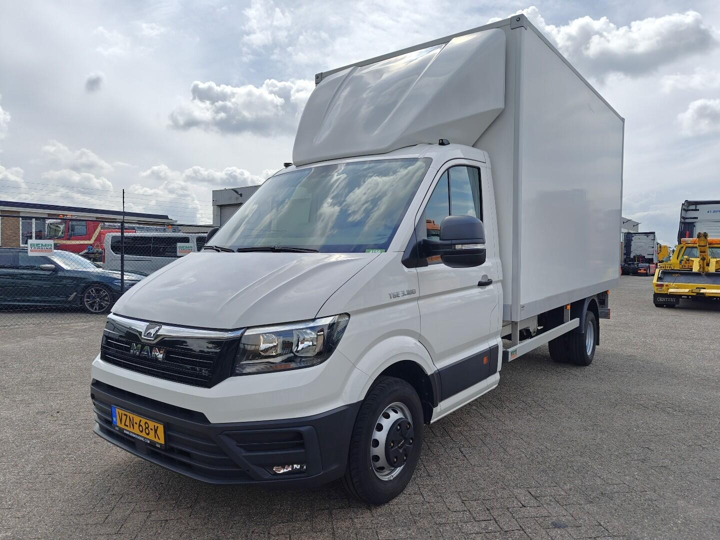 MAN TGE 3.180 4x2 Dagcabine Euro6D - GeslotenBak 4.2m + Laadklep 750KG - Dubbellucht - 5500km! NIEUWSTAAT! ONGEBRUIKT! | Bussen en auto's | Bakwagen
