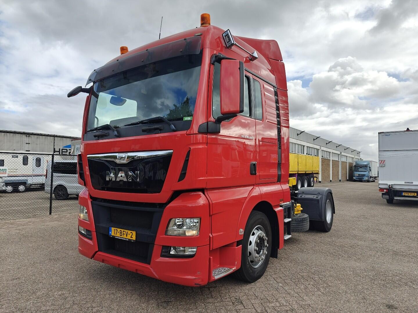 MAN TGX 18.440 4x2 XLX Euro6B - Navi - Reservewiel - Luchthoorns - 401.000KM -  04/2026 APK | Trekkers | Standaard trekker