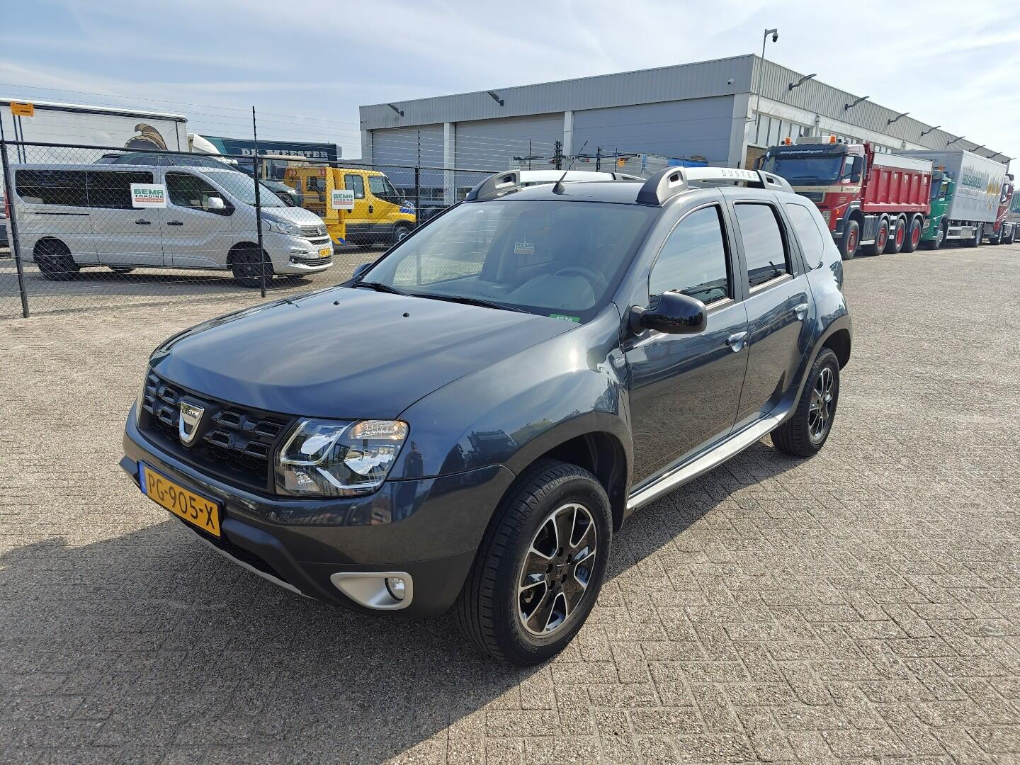 Dacia DUSTER 1.2 TCe Prestige 125PK - Navigatie - Trekhaak - Camera - 82.000km - NAP - 07/2026 APK - EXPORT | Bussen en auto's | MPV