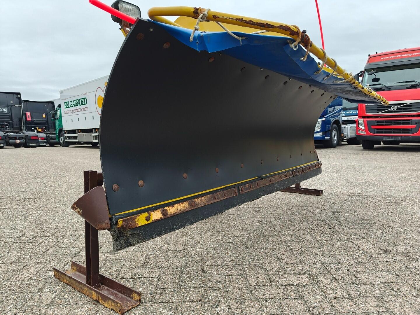 Nido HYL-240-K24V EPZ-0 SneeuwSchuiver - Hydraulisch verstelbaar - 24V - 2.7M | Machines | Sneeuwschuiver