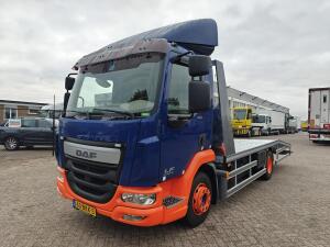 DAF LF 180 FA 4x2 Dagcab Euro6C - Oprijwagen/Machine transporter 5.3m + Lier 5900kg - Trekhaak - 09/2026 APK - NieuweOPbouw!