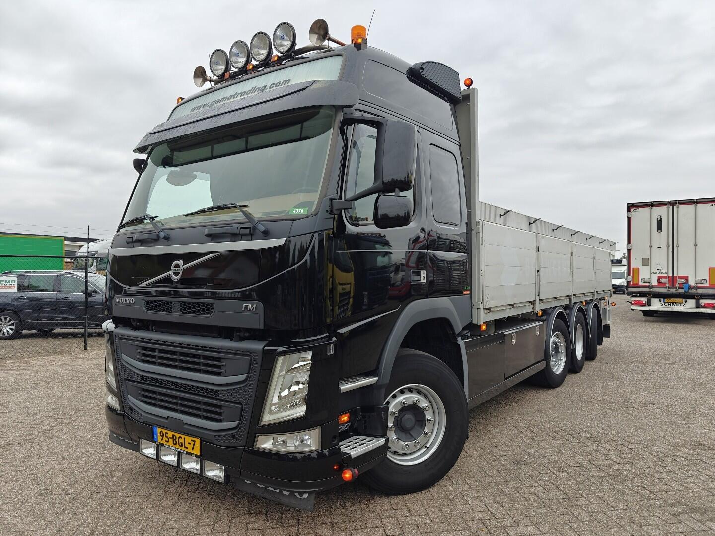 Volvo FM500 8x2/6 Globetrotter Euro6B - Open Laadbak 7.3M - HH Vloer - Alu Zijborden - Stuur/LiftAssen | Vrachtwagens | Open laadbak