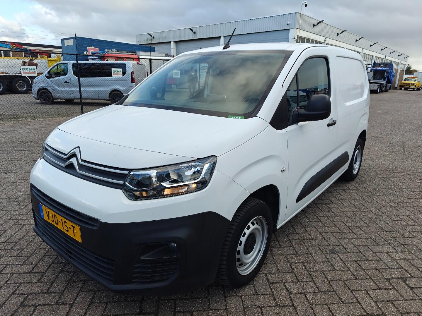 Citroën BERLINGO H1L1 - Euro6AN - Handgeschakeld - NAP - 3 ZitPlaatsen | Bussen en auto's | Bestelauto
