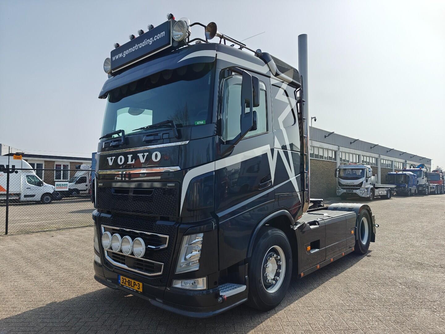 Volvo FH 460 Euro6C SlaapCabine - Dubbele Tank - SmartTacho V2 - ShowTruck - Special Interior - 02/2027 APK | Trekkers | Standaard trekker