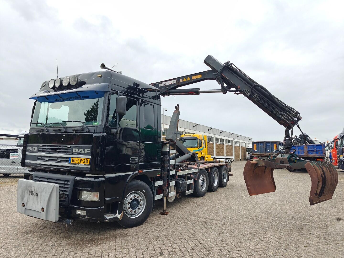 DAF AK48XS XF95.530 8x2/4 SpaceCab Euro3 - 30T HaakArm + Tirre Euro18 RadioGrafisch + Rotator Knijper - Rockinger | Vrachtwagens | Haakarmsysteem