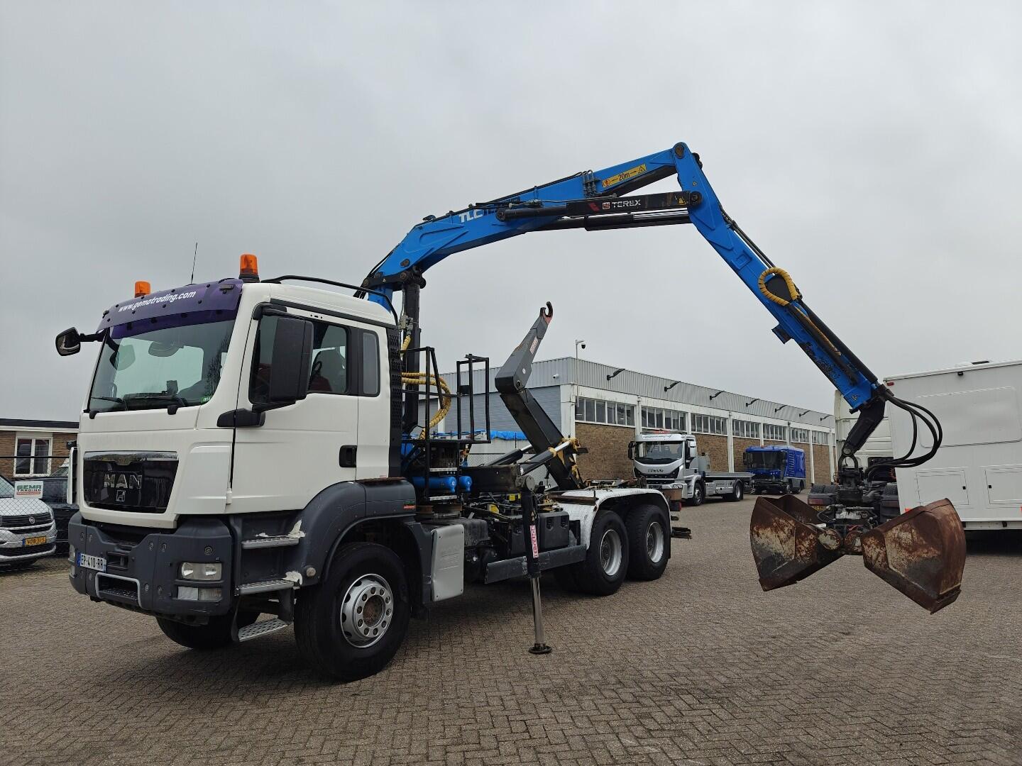 MAN TGX 26.360 6x4 Dagcab Euro4 - Terex TLC - 11.75P + 20T Haakarm + RadioGrafisch - Handgeschakeld - BladVering | Vrachtwagens | Haakarmsysteem