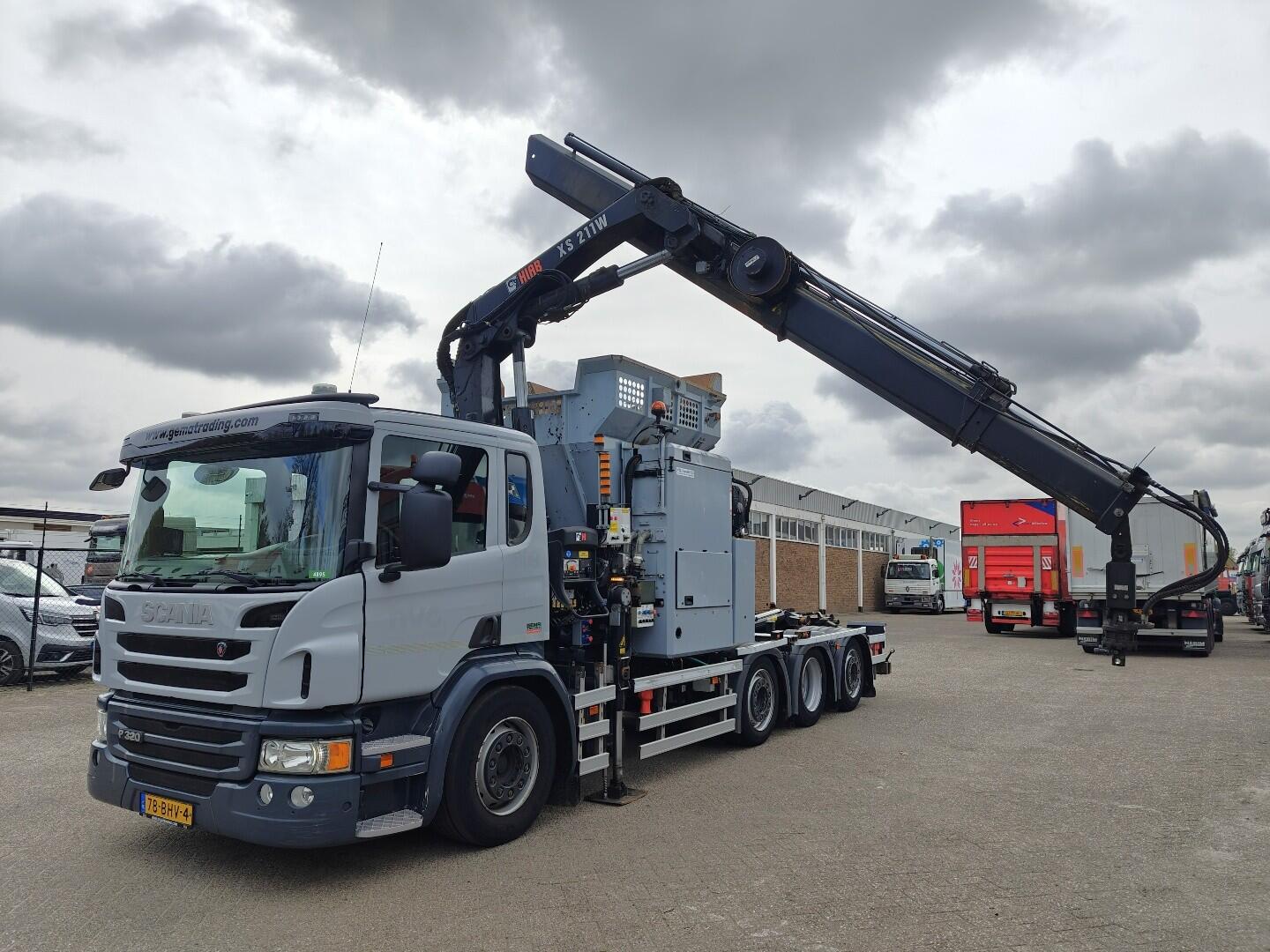 Scania P320 8x2/6 DagCabine Euro6A - HIAB XS211W-3 + Afstandbediening - Translift 16T - 209.671KM | Vrachtwagens | Kettingsysteem