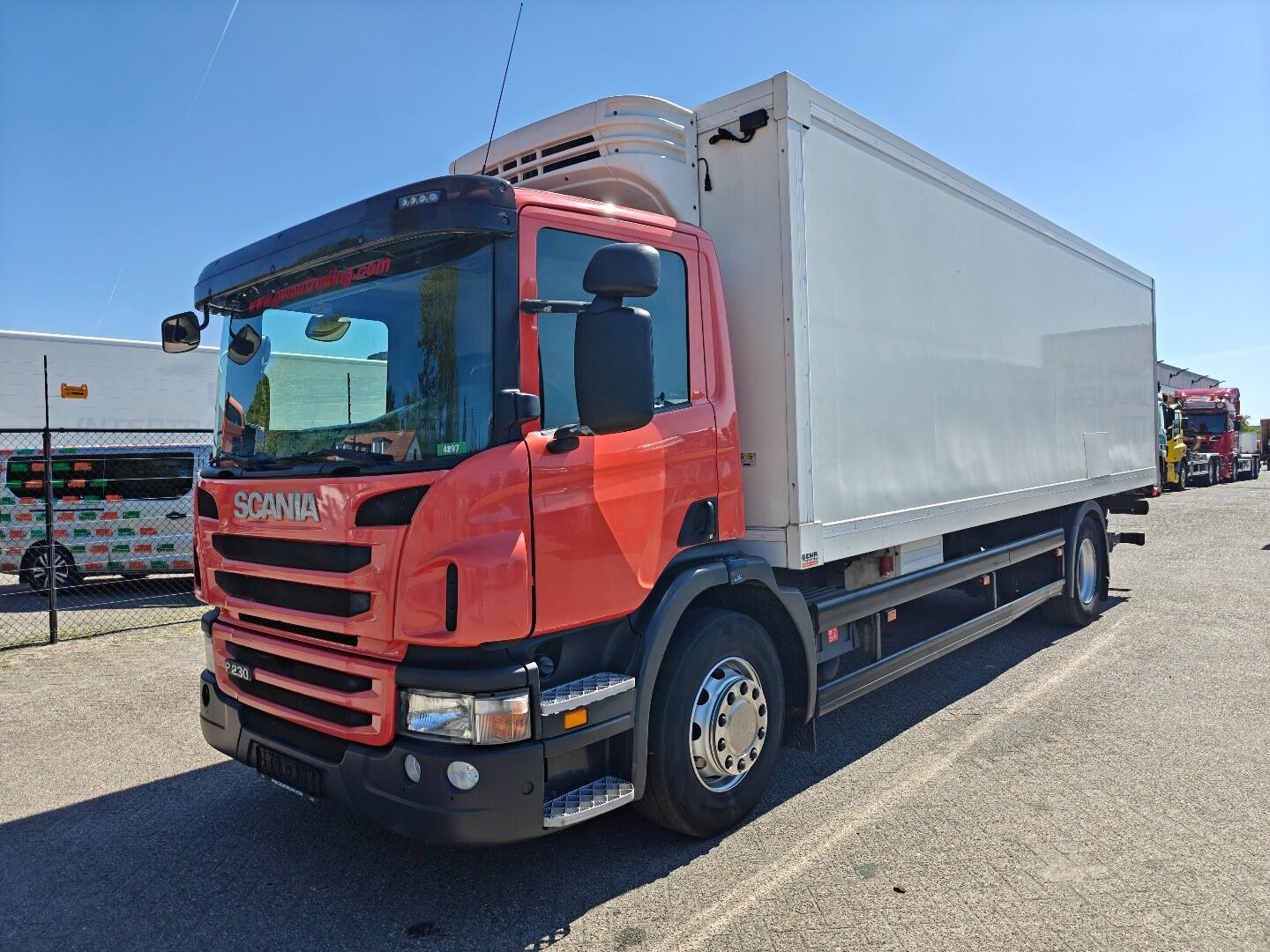 Scania P230 4x2 DagCabine Euro5 - 7,6m Koelvriesbak + Mitsubishi TPKS 20 E + Laadklep 2000KG | Vrachtwagens | Koel-vriestransport