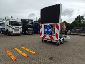 Van Weel VW1700S TekstKar - Solar Compact - ZonnePanelen - Full Color - Aanhanger