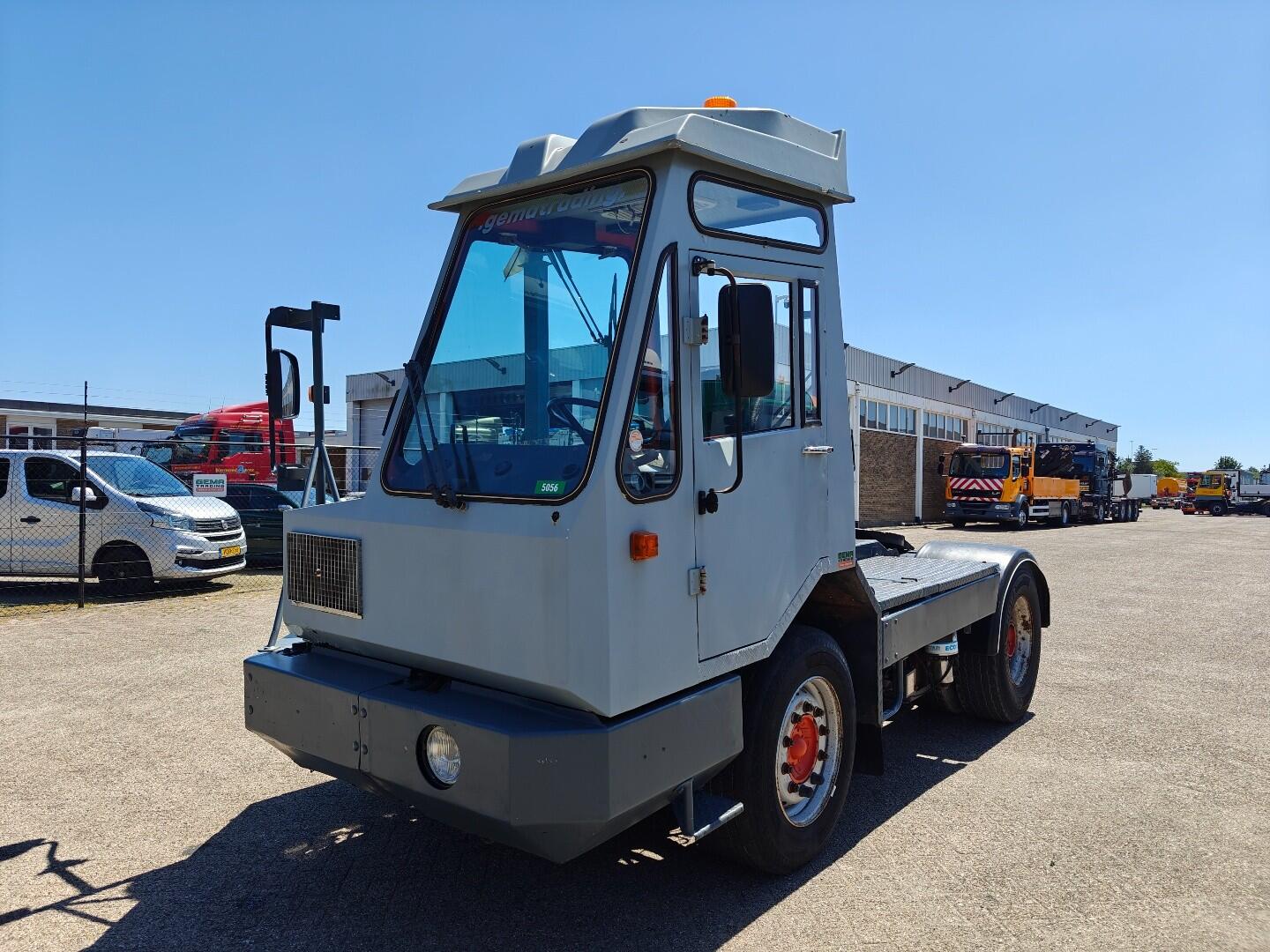 DAF TT2100DH 4x2 - Allison - NaafReductie - Bladgeveerd - TrommelRem - Centrale Smering - Refurbished | Machines | Terminal tractor