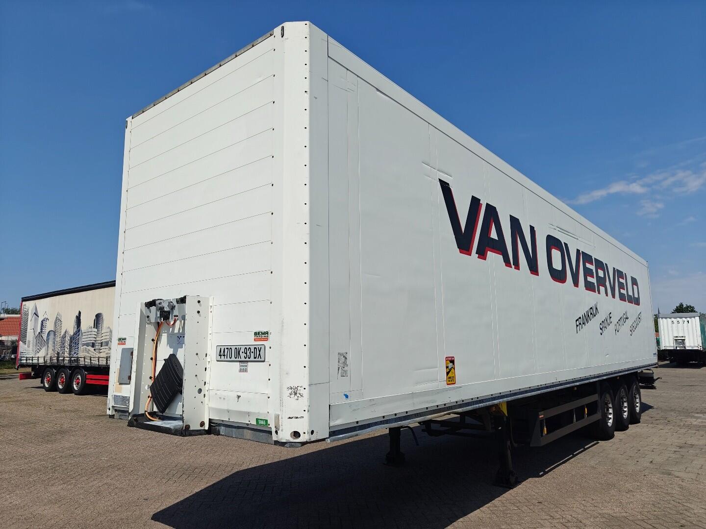 Schmitz SKO 24 Gesloten Opbouw  - Gegalvaniseerd Chassis - 3 Assen SAF - SchijfRemmen | Trailers | Gesloten bak