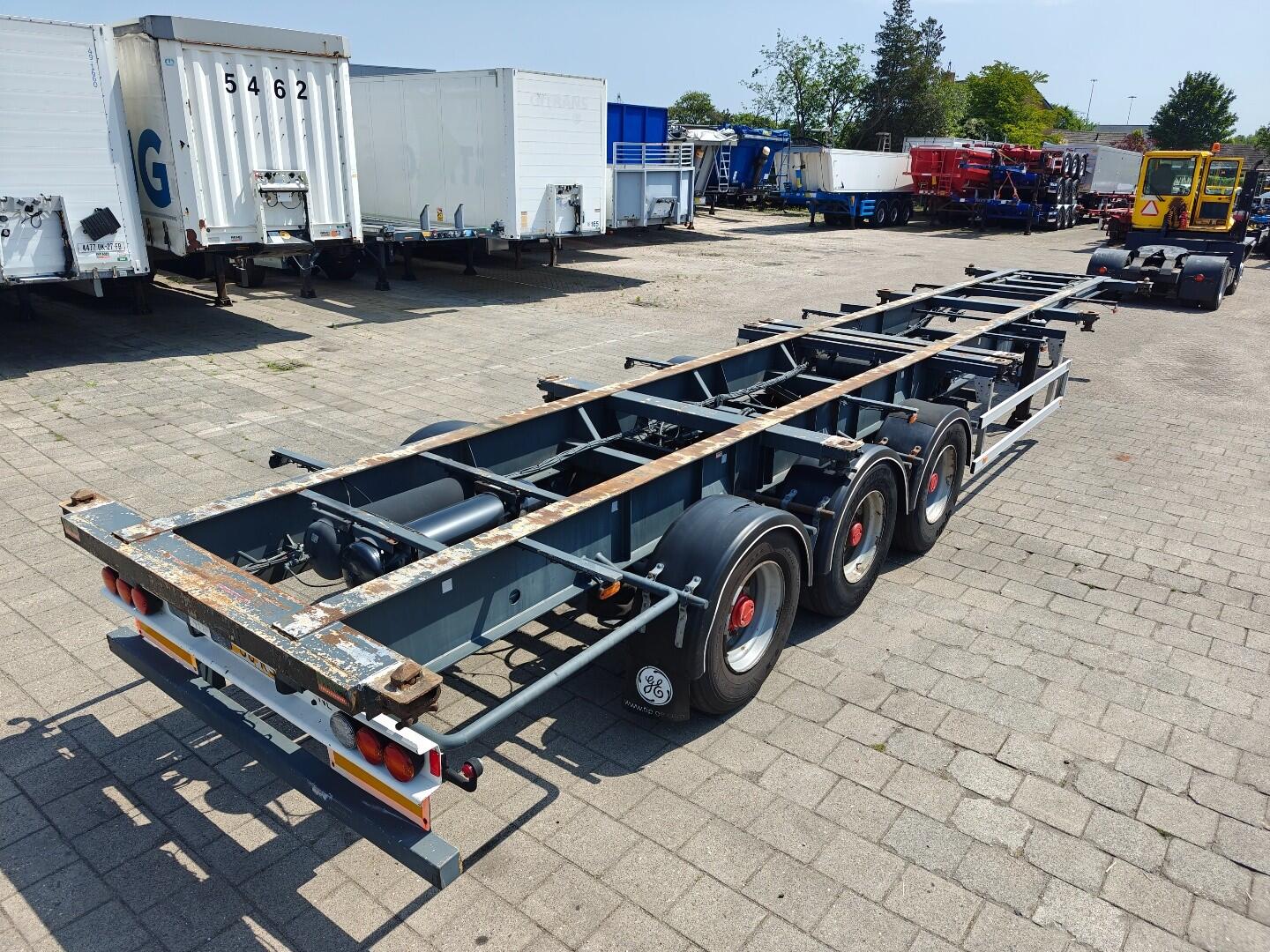 Netam-Fruehauf OCCR 39 327 A 40FT Container Chassis - TrommelRemmen - LiftAs - 5750KG - 3SMB Assen | Trailers | Containertransport
