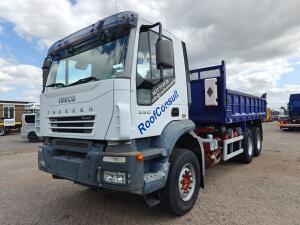 Iveco Trakker 350 6x4 DagCabine Euro 3 - Full Steel - NaafReductie  - HandGeschakeld - Stalen Kipper