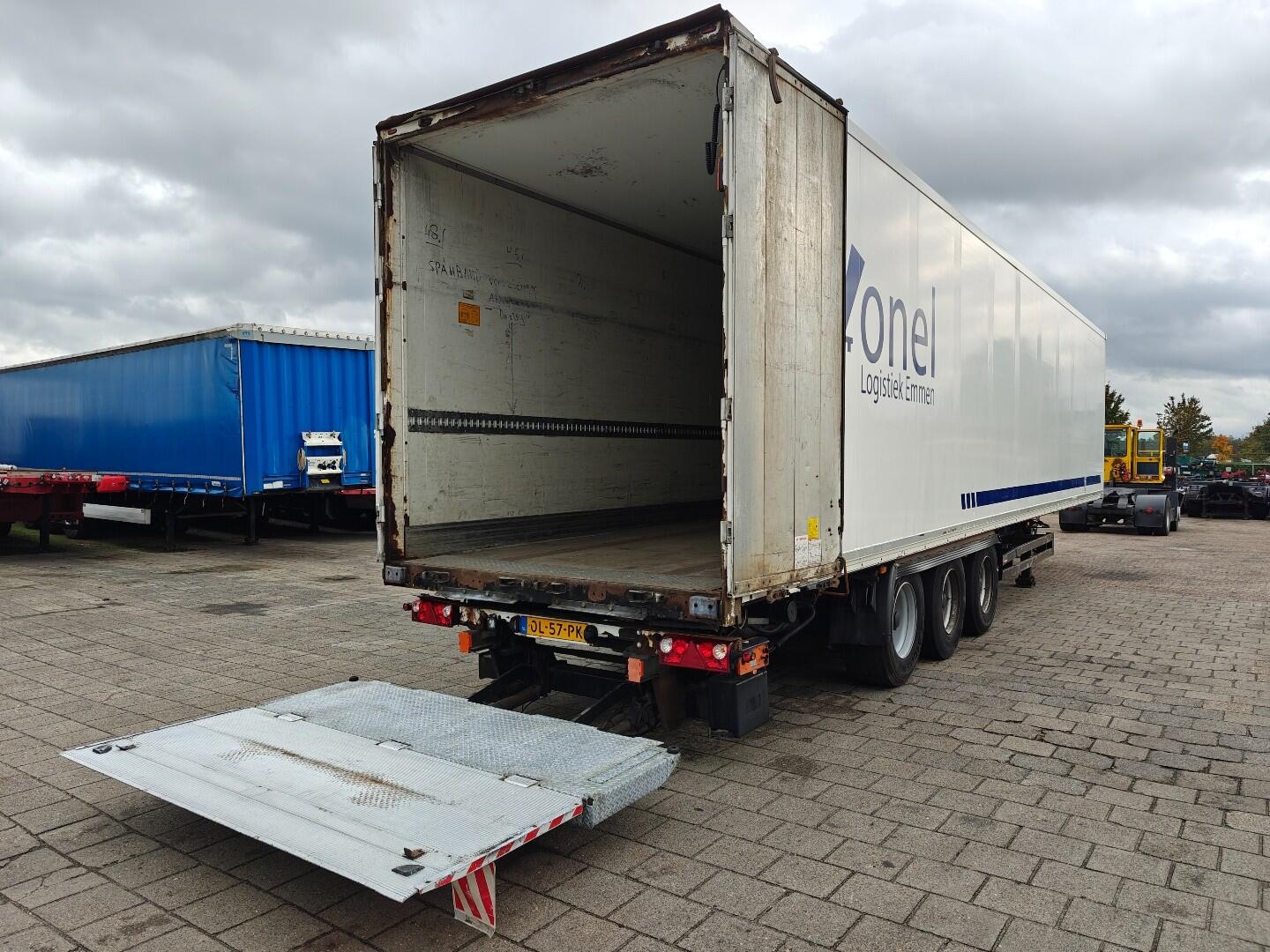 Kögel S24 GeslotenBak 13.6m - Laadklep 2000KG - Valx Assen - Trommelremmen | Vrachtwagens | Gesloten bak