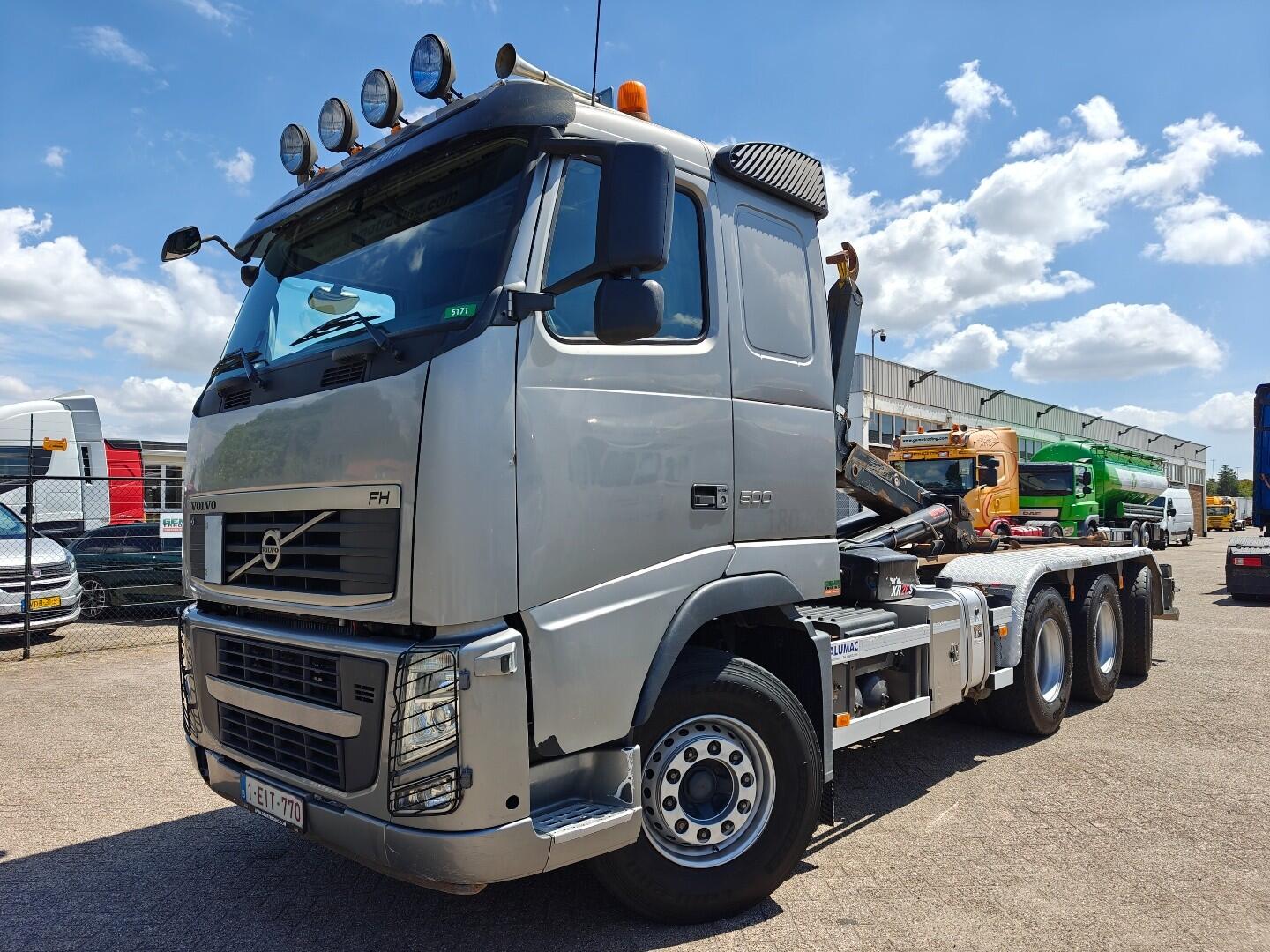 Volvo FH500 8x4/4 SlaapCabine Euro5 - Hiab 26T HaakArmSyteem - VangMuilKoppeling - Belgium Truck | Vrachtwagens | Haakarmsysteem