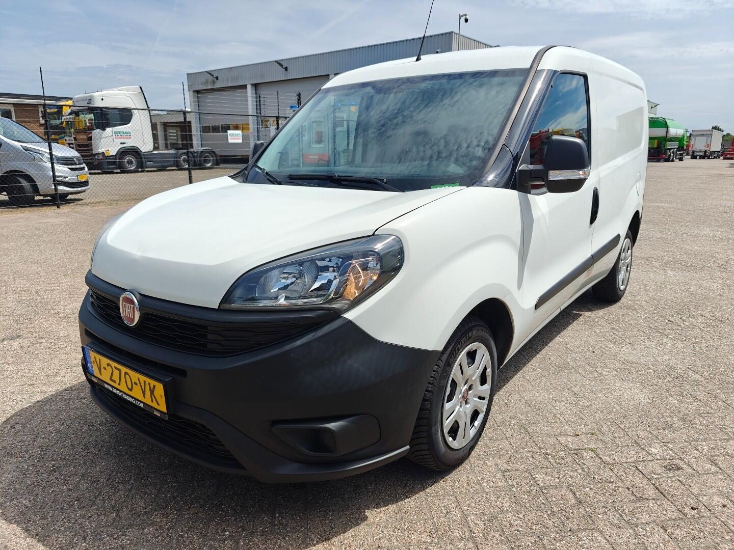 Fiat FIAT DOBLO' 4x2 L1H1 Euro6X - 3Zits - HandGeschakeld - ZijDeur - Airco - SuperOnderhouden! | Bussen en auto's | Bestelauto