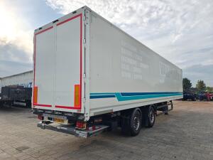 System Trailers TFSSQ18TRPLY GeslotenOpbouw 13,6m + ondervouwLaadklep 2000KG - StuurAs Tridec + LiftAs - SAF SchijfRem - 05/2027 APK