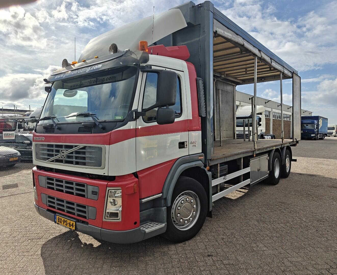 Volvo FM 330 EEV 6X2 DagCabine EEV - RolZeilenBak 7,2m - HardHoutenVloer - KooiAapAansluiting | Vrachtwagens | Schuifzeil