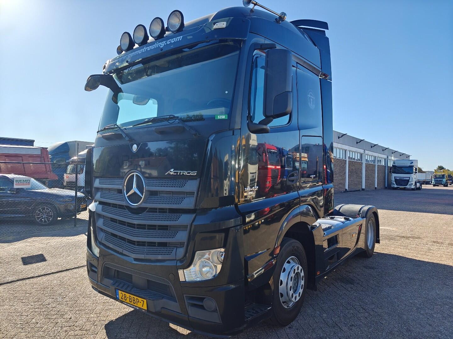 Mercedes-Benz Actros 1842 4x2 BigSpace Euro5 - 13L - Skirts - NL truck | Trekkers | Standaard trekker