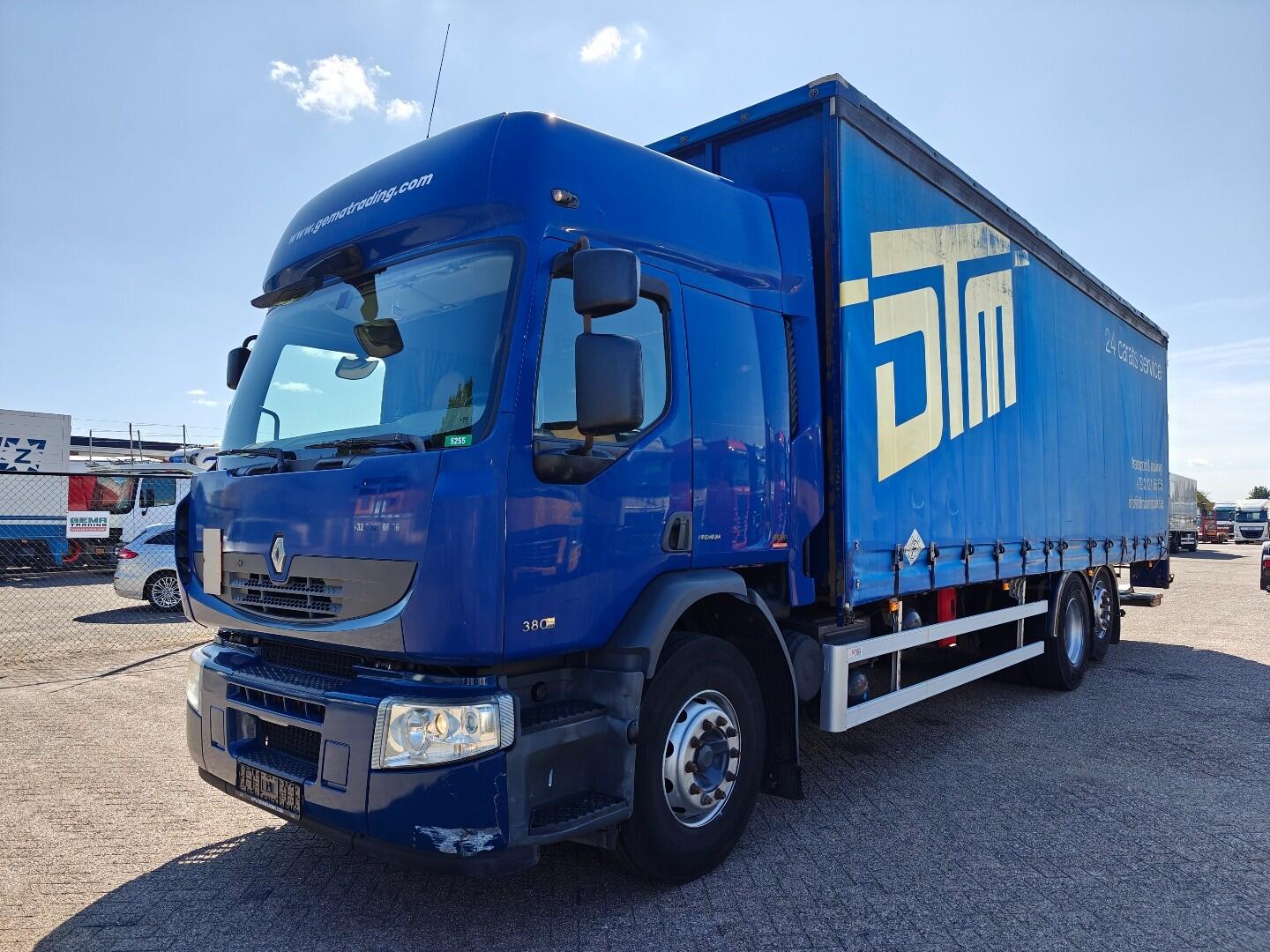 Renault Premium 380 6x2 SlaapCabine Euro5 - SchuifZeilenBak 8,5m + HardHoutenVloer + Laadklep 1500KG - 05/2027 APK | Vrachtwagens | Schuifzeil