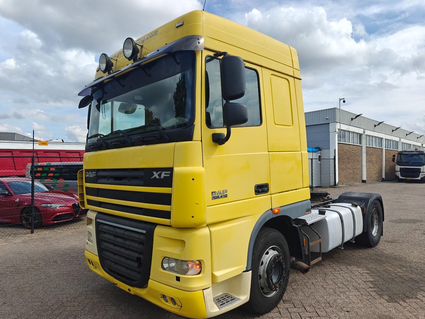 DAF FT XF105.410 4x2 SpaceCab Euro5 - HandGeschakeld - Standaard - Airco - Bladgeveerde VoorAs | Trekkers | Standaard trekker