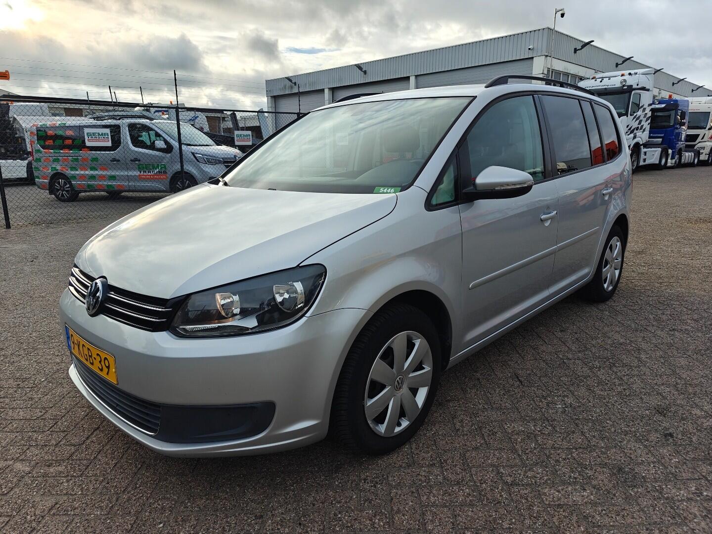 Volkswagen TOURAN 1.6TDI 105pk Euro5 - Handgeschakeld - 179.000km NAP! - Ex BTW - 04/2027 APK | Bussen en auto's | MPV