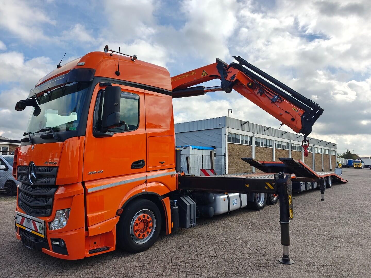 Mercedes-Benz Actros 2645 6x2 BigSpace Euro6A + Mersch FM180 Aanhanger - Palfinger PK34002 RemoteControl - Twistlocks | Vrachtwagens | Autotransporter