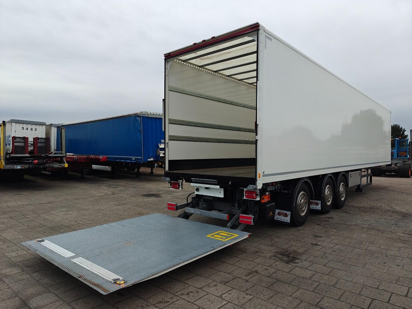 A&D LPRS24 Gesloten Opbouw + Achtersluit Laadklep 2500KG - StuurAs / LiftAs - Belgische Registratie - NIEUWSTAAT | Trailers | Gesloten bak