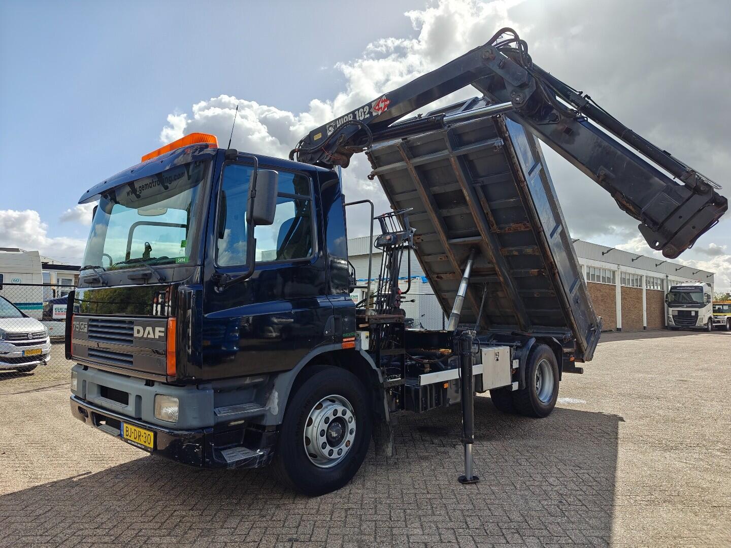 DAF CF75.250 4x2 DagCabine Euro3 - 2Zijde Kipper + Hiab102 - 178.320KM - HandGeschakeld - Vol Blad | Vrachtwagens | Kipper