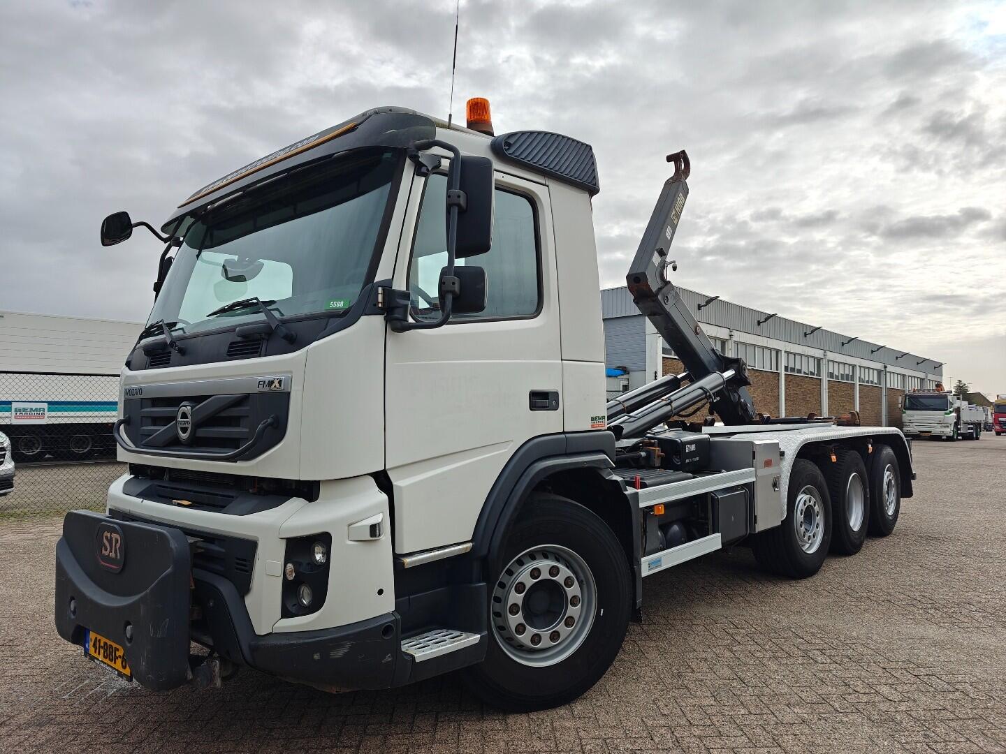 Volvo FMX 370 8x2/6 DagCabine Euro 5 - HIAB 30T HaakArm - 9T VoorAs - VangMuilKoppeling | Vrachtwagens | Haakarmsysteem